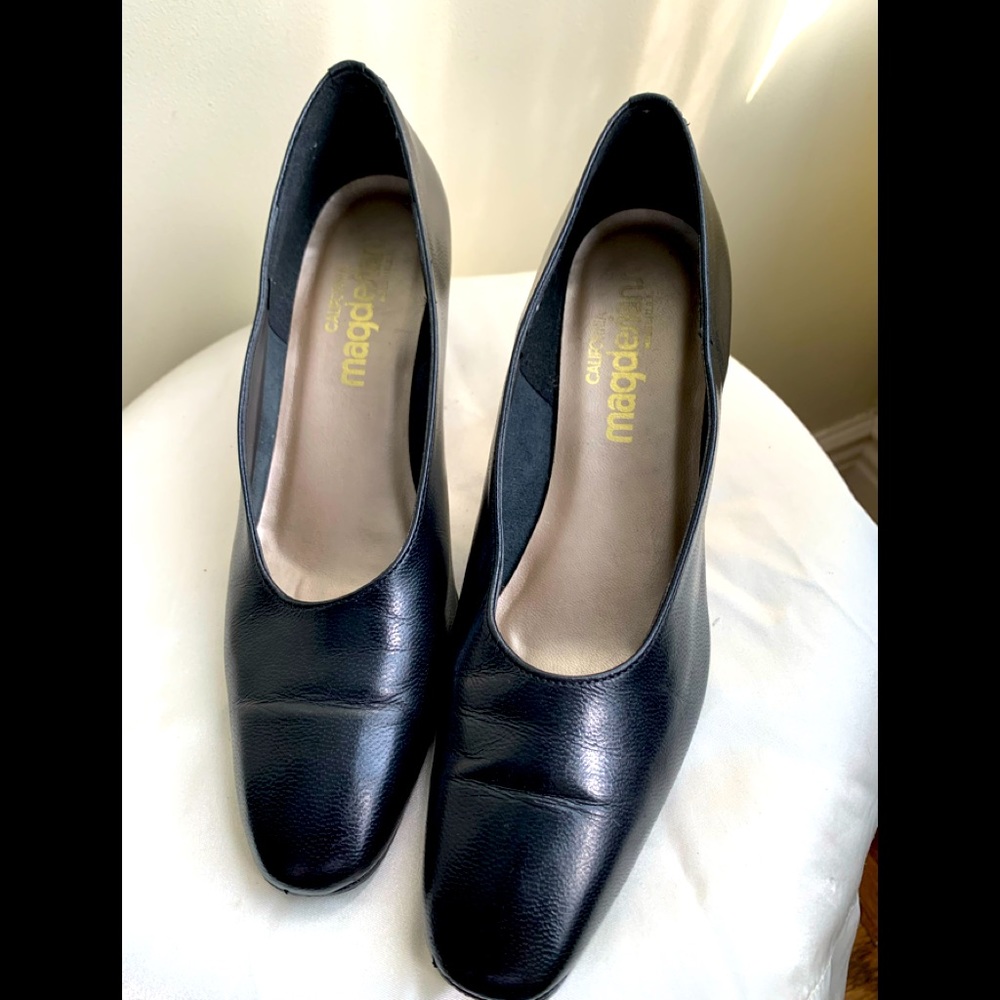 Vintage 80s Round Toe Pumps